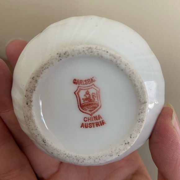 Carlsbad Austria Vintage Porcelain Jar w/Matching Lid Beautiful Floral Sprays - Picture 6 of 10